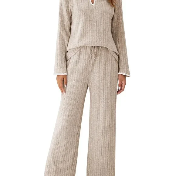 Women's Fleece Pajama Set with Pockets, Long Sleeve Lounge Wear - Picture 1 of 8